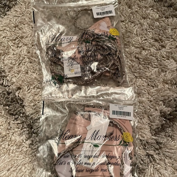 Heavy manners swimsuit - Picture 3 of 3